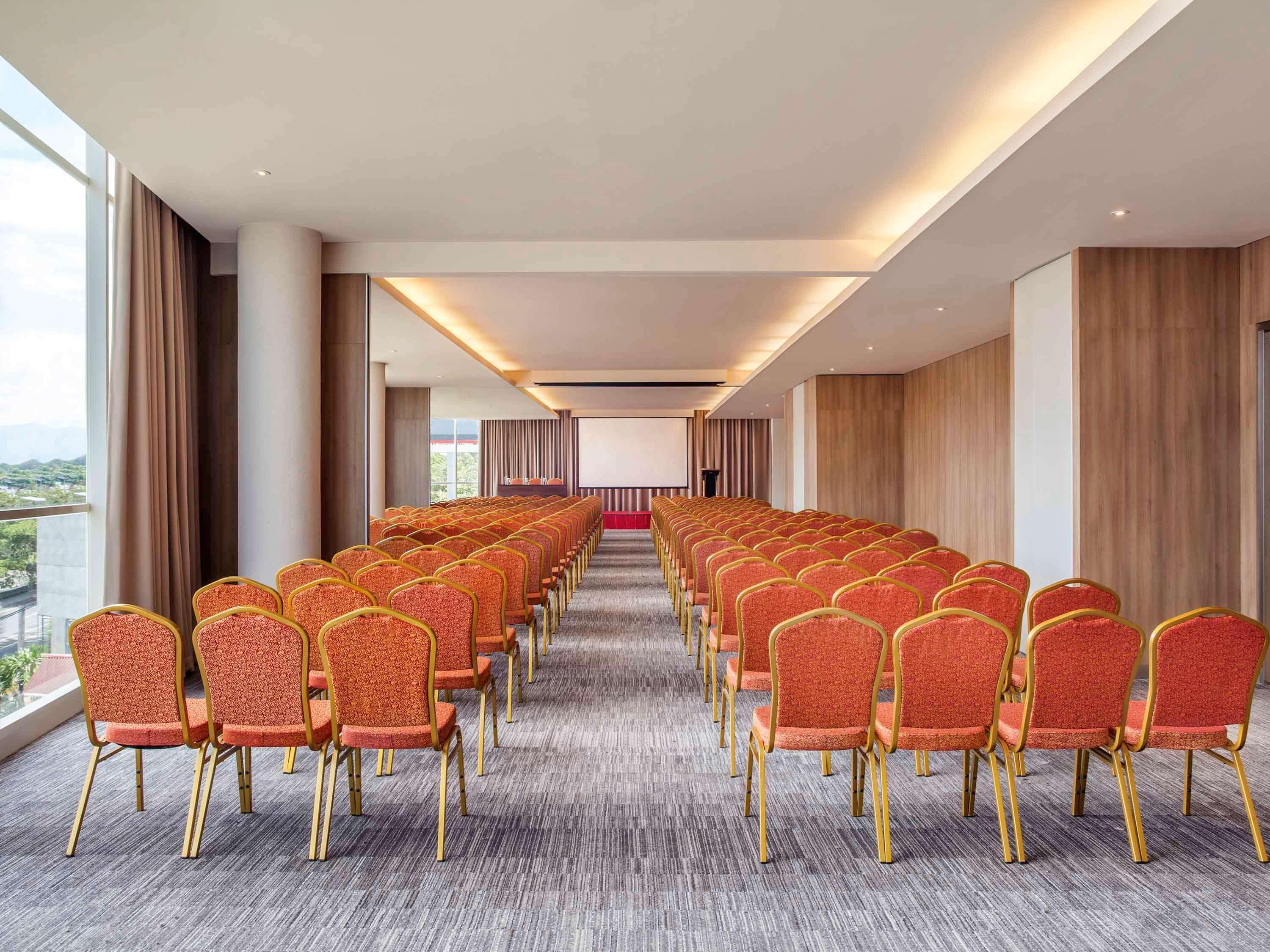 Ibis Manado City Center Boulevard Exterior foto