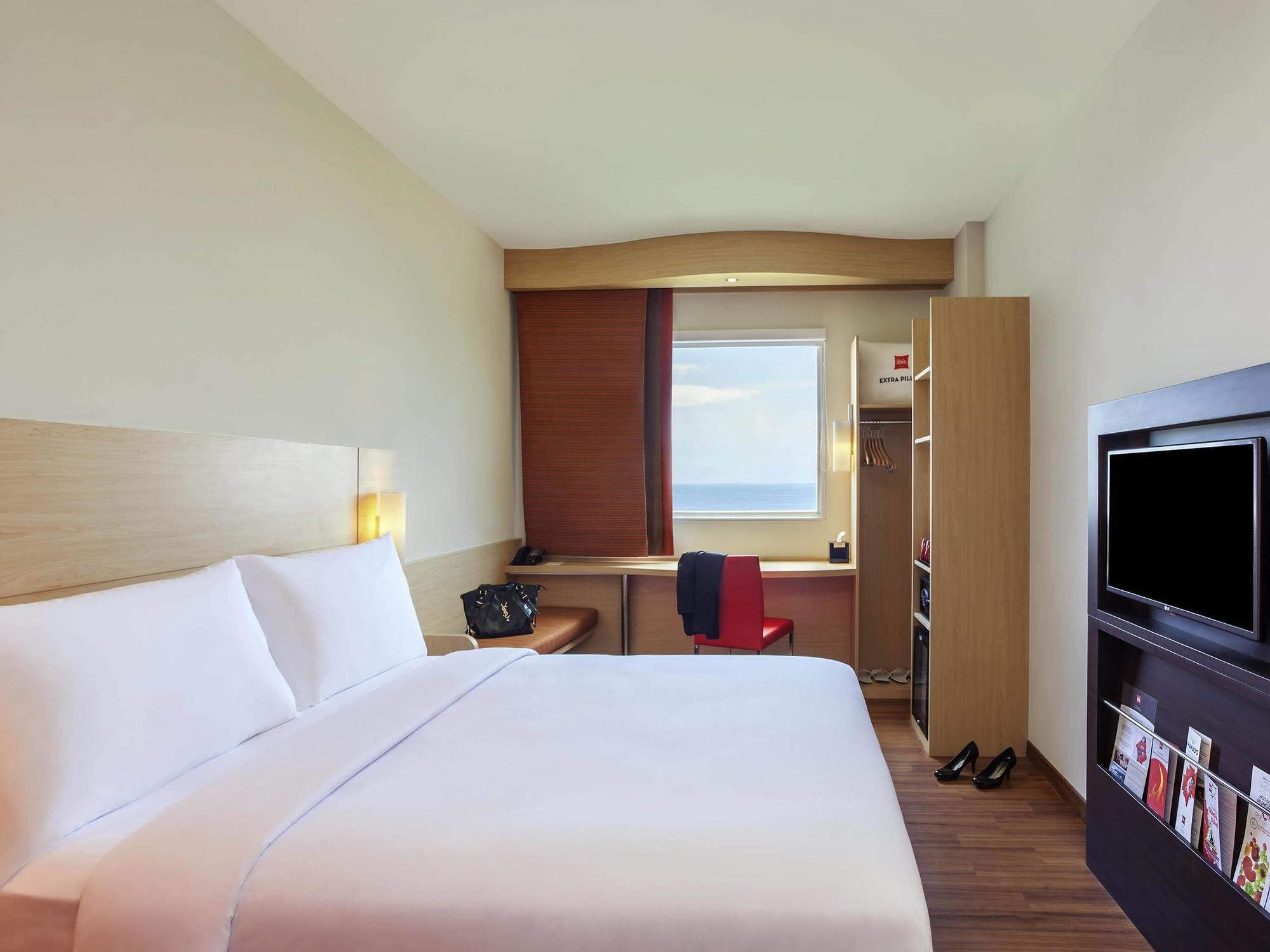 Ibis Manado City Center Boulevard Exterior foto